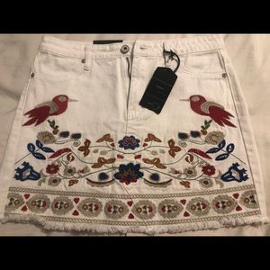 🪶🪶BNWT Umgee Embroidered Skirt🪶🪶